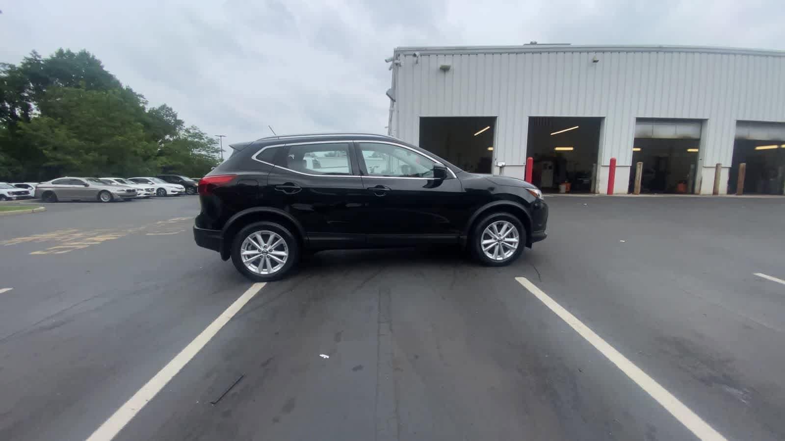 Thumbnail: 2019 Nissan Rogue Sport - 9