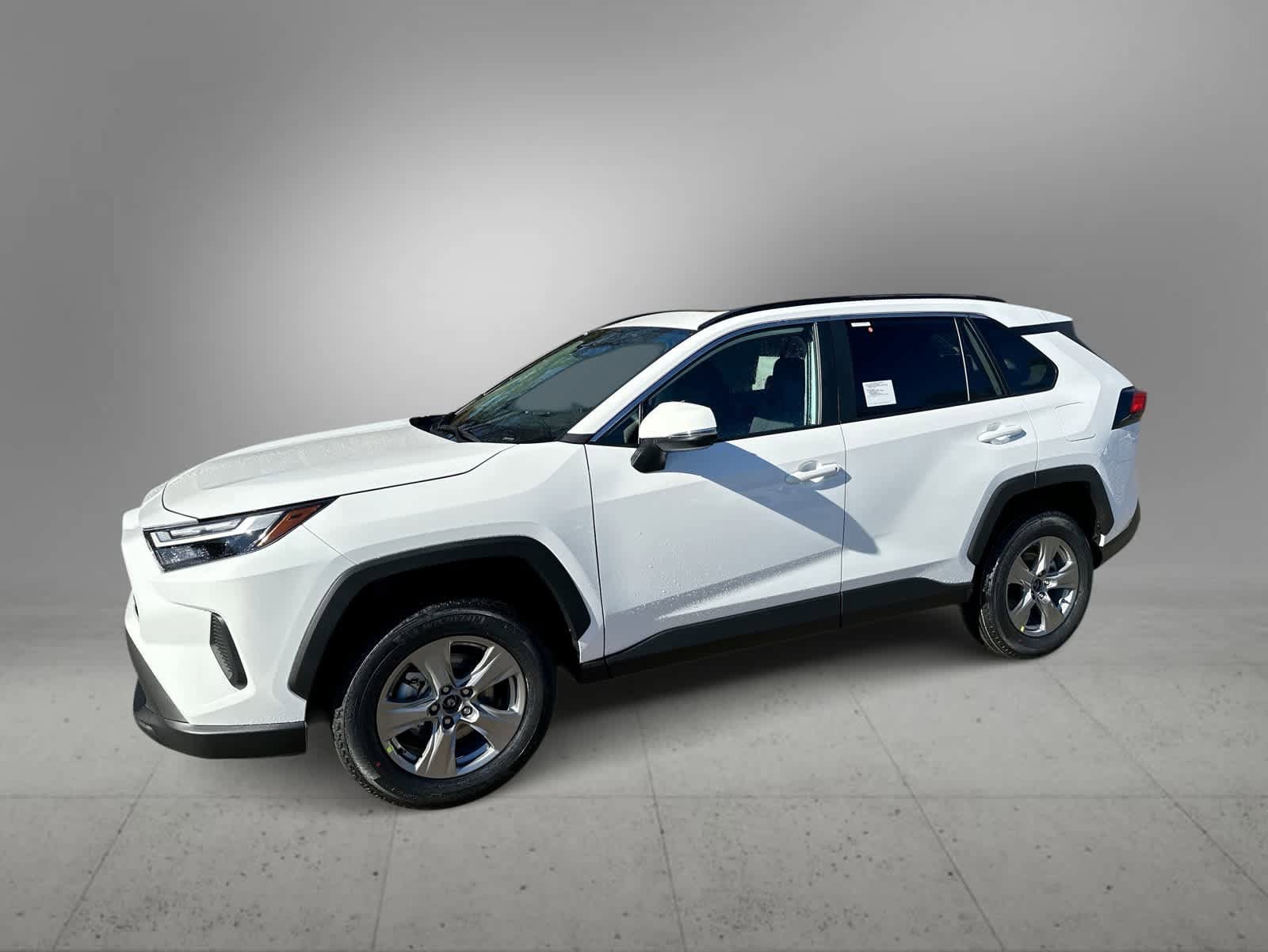 2025 Toyota RAV4 XLE's photo