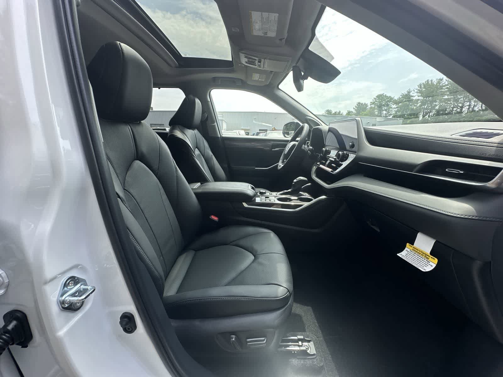 Thumbnail: 2026 Toyota Highlander - 35