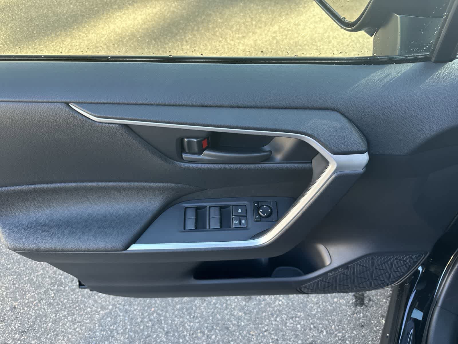 Thumbnail: 2025 Toyota RAV4 - 16