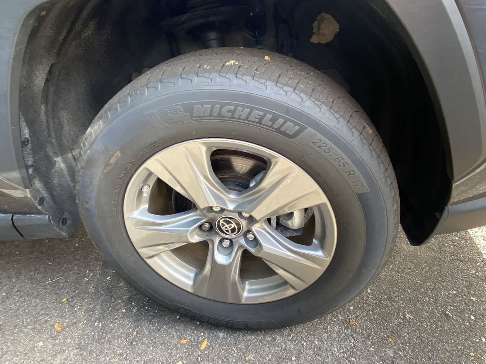 2024 Toyota RAV4 Hybrid LE photo 4