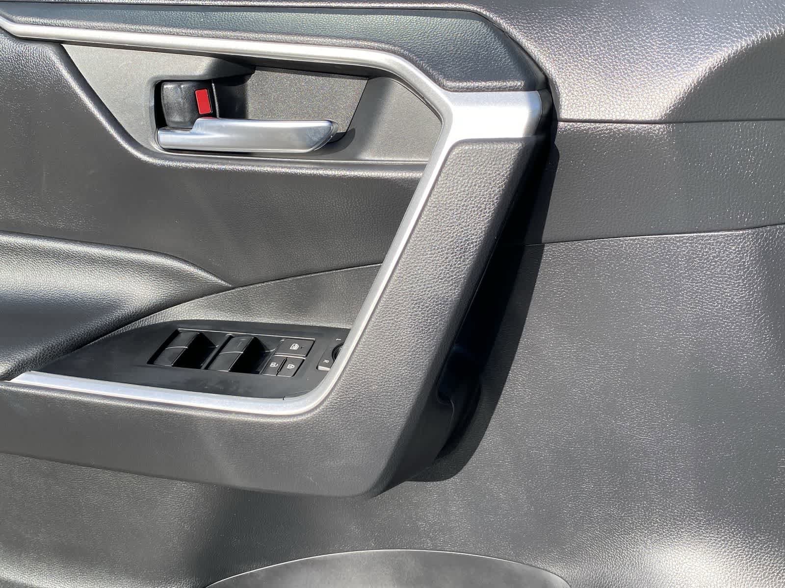 Thumbnail: 2021 Toyota RAV4 - 15