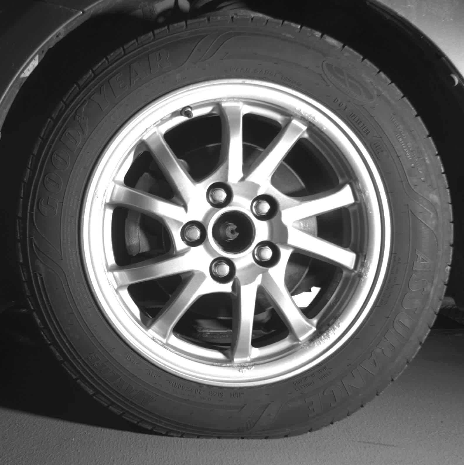 Thumbnail: 2015 Toyota Prius v - 12