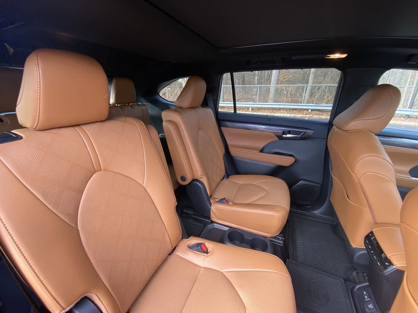 Thumbnail: 2025 Toyota Highlander - 29