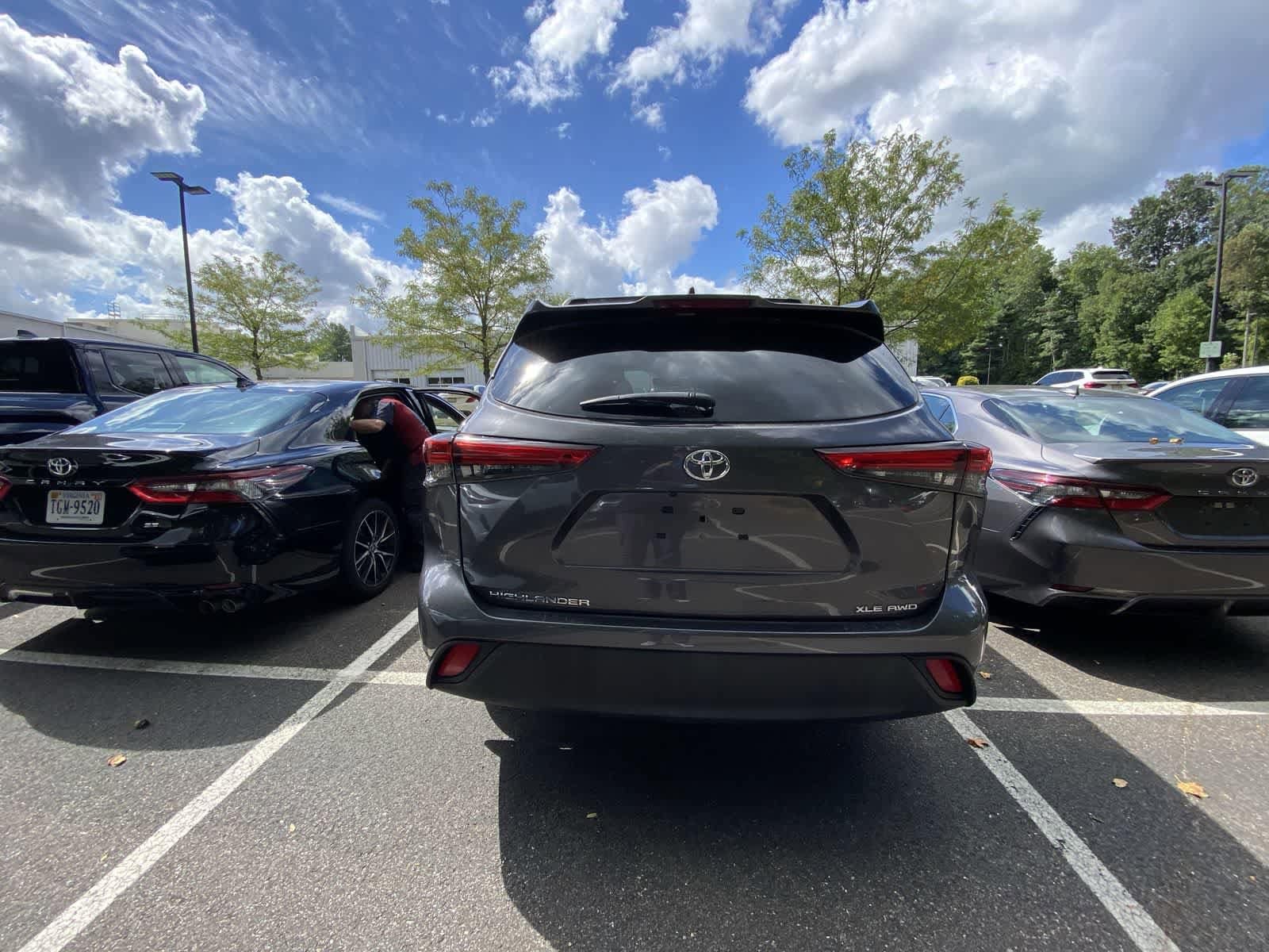 Thumbnail: 2022 Toyota Highlander - 9