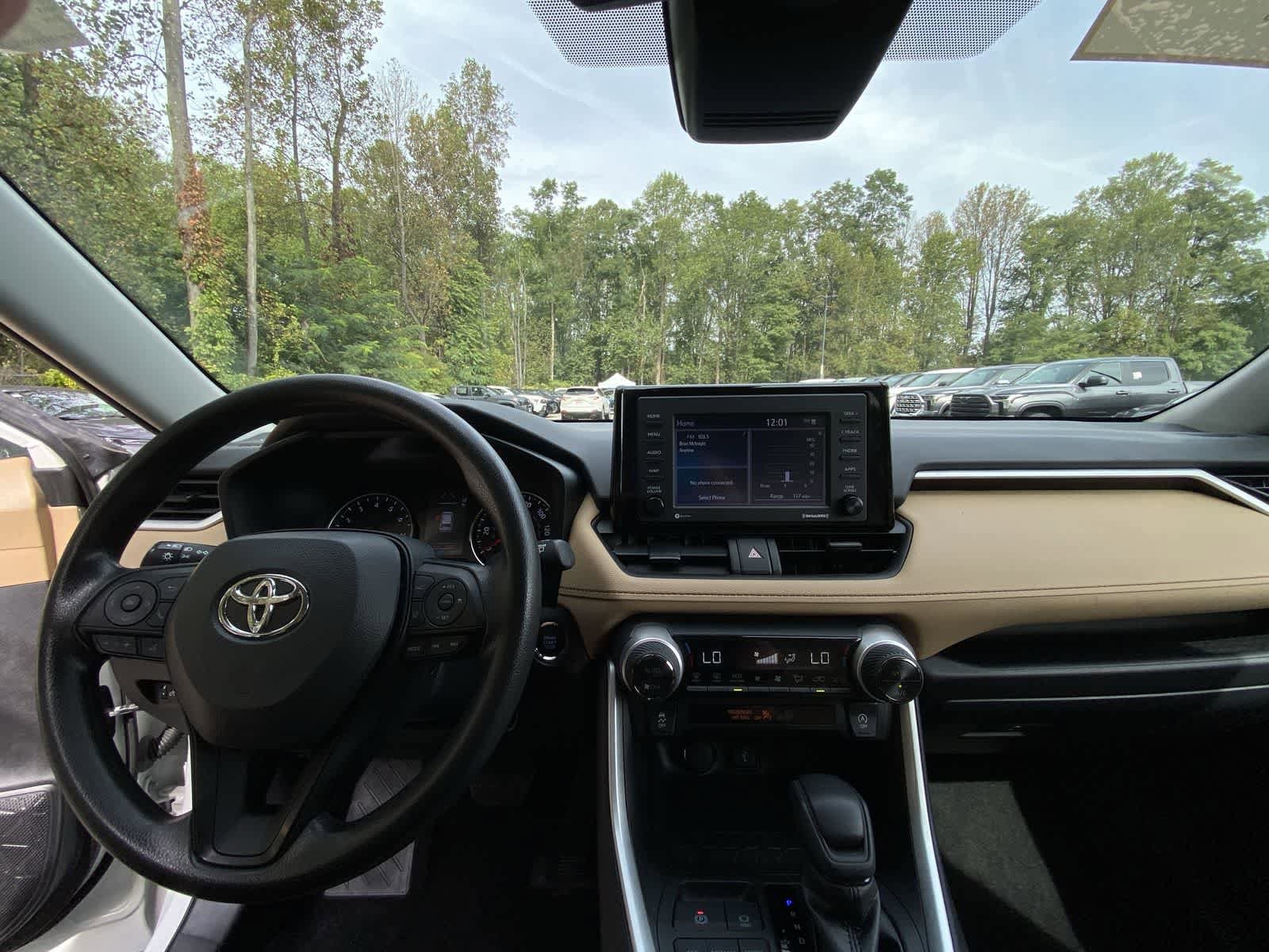 Thumbnail: 2022 Toyota RAV4 - 18