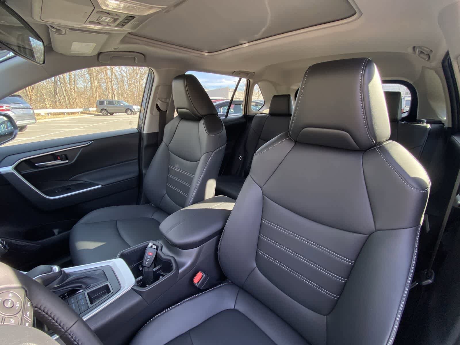 Thumbnail: 2025 Toyota RAV4 - 22