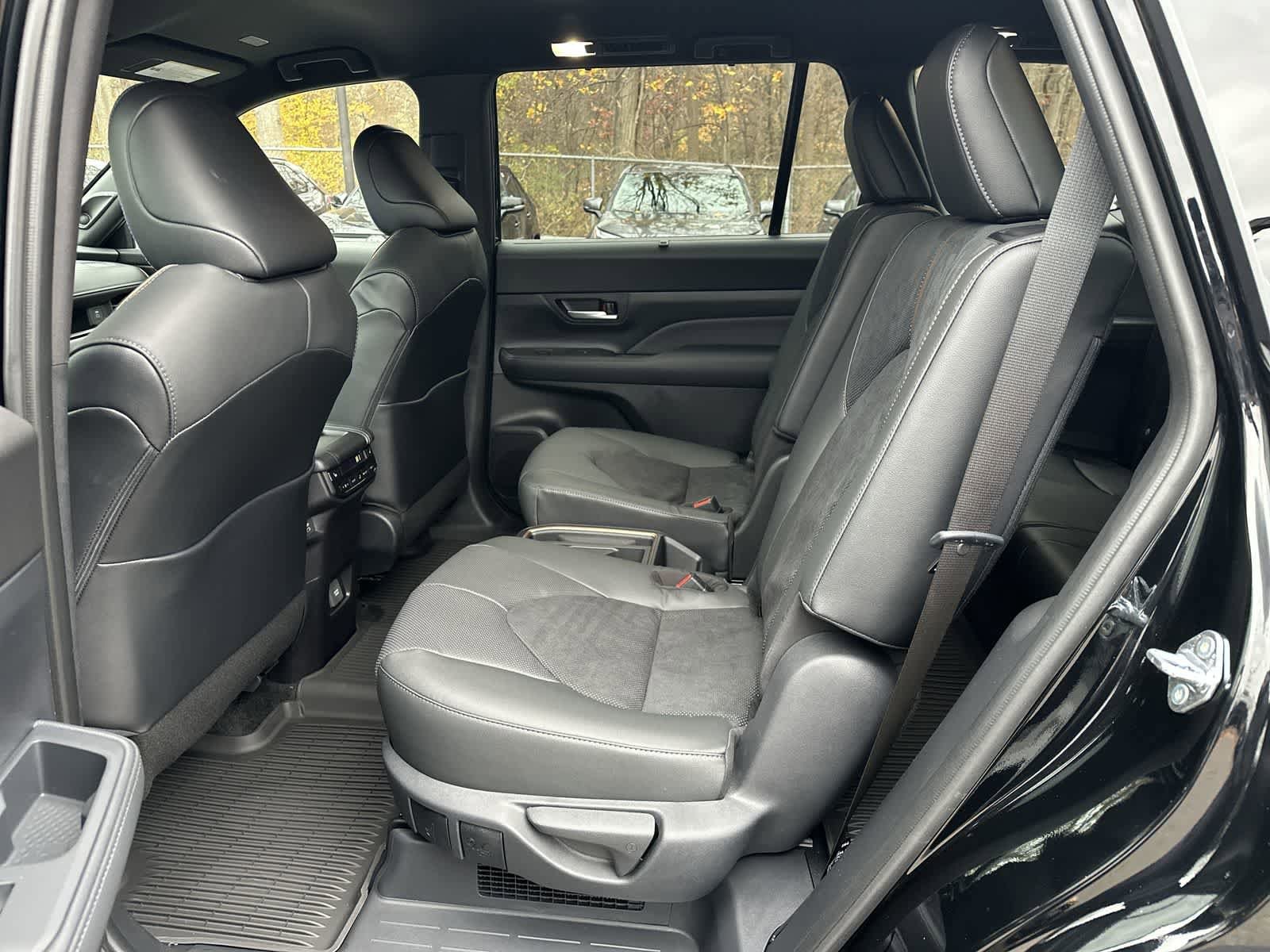 Thumbnail: 2026 Toyota Grand Highlander - 25