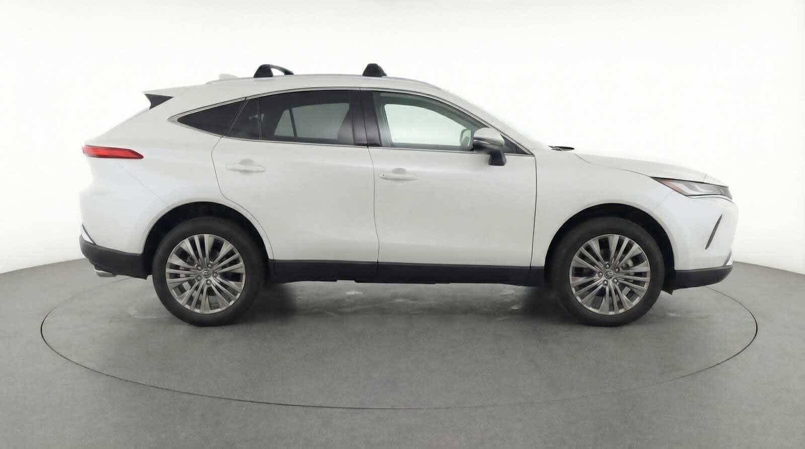 Thumbnail: 2022 Toyota Venza - 8