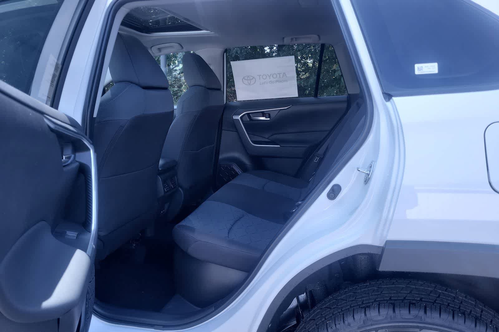 Thumbnail: 2025 Toyota RAV4 - 31