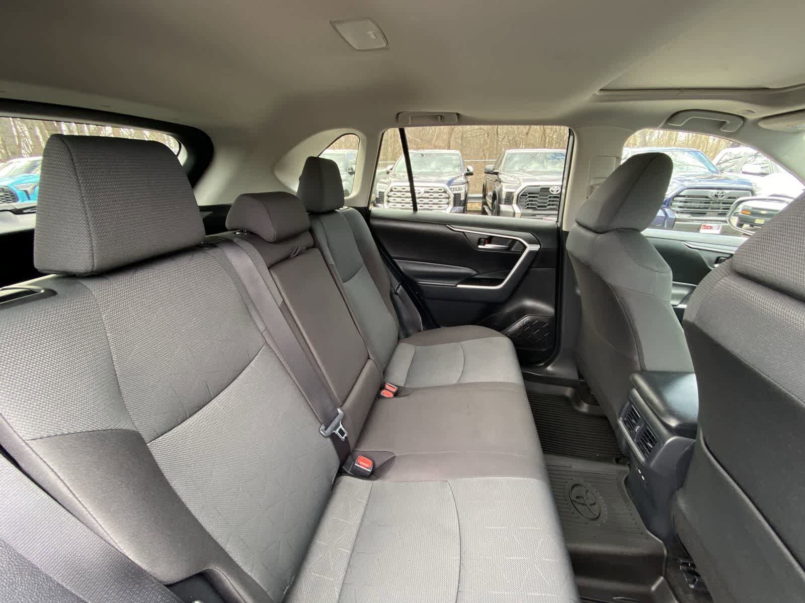 Thumbnail: 2025 Toyota RAV4 - 27