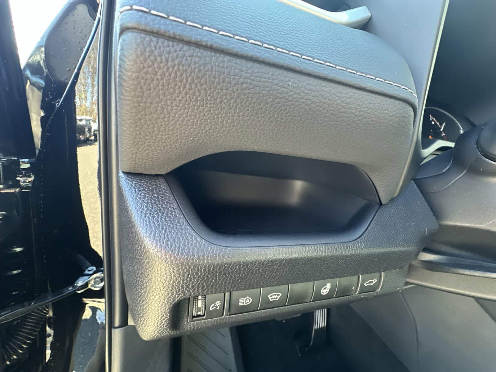 Thumbnail: 2025 Toyota RAV4 - 18