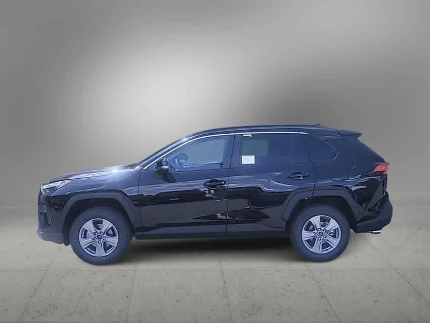 2025 Toyota RAV4 XLE 5