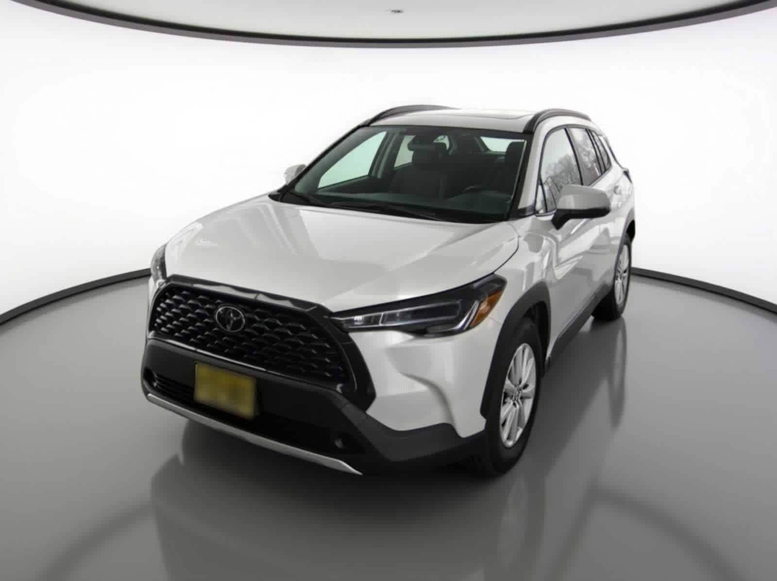 2024 Toyota Corolla Cross LE's photo