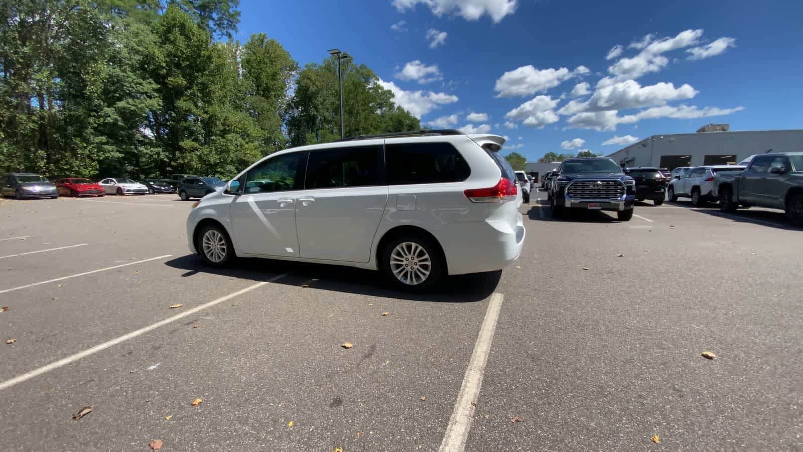 Thumbnail: 2014 Toyota Sienna - 7