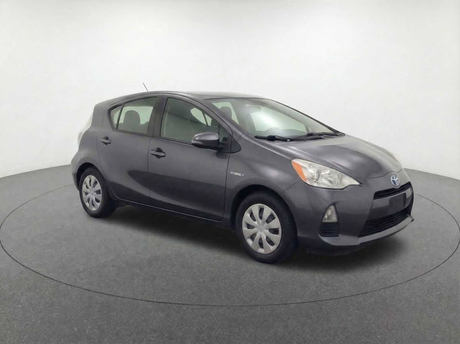 Thumbnail: 2012 Toyota Prius c - 3
