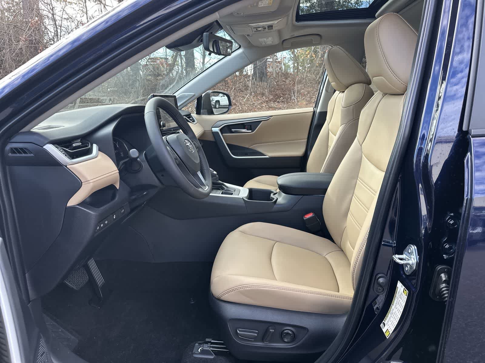 Thumbnail: 2025 Toyota RAV4 - 27