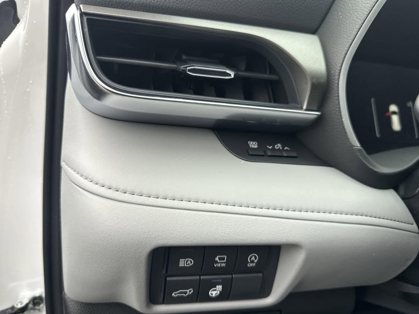 Thumbnail: 2026 Toyota Highlander - 23