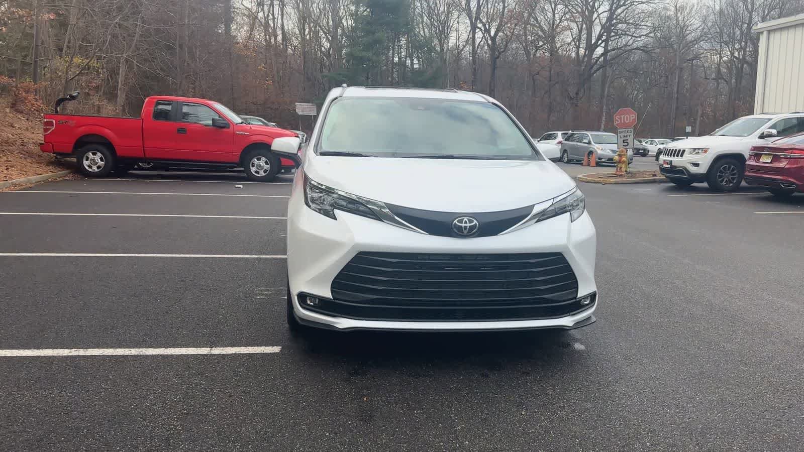 Thumbnail: 2026 Toyota Sienna - 3