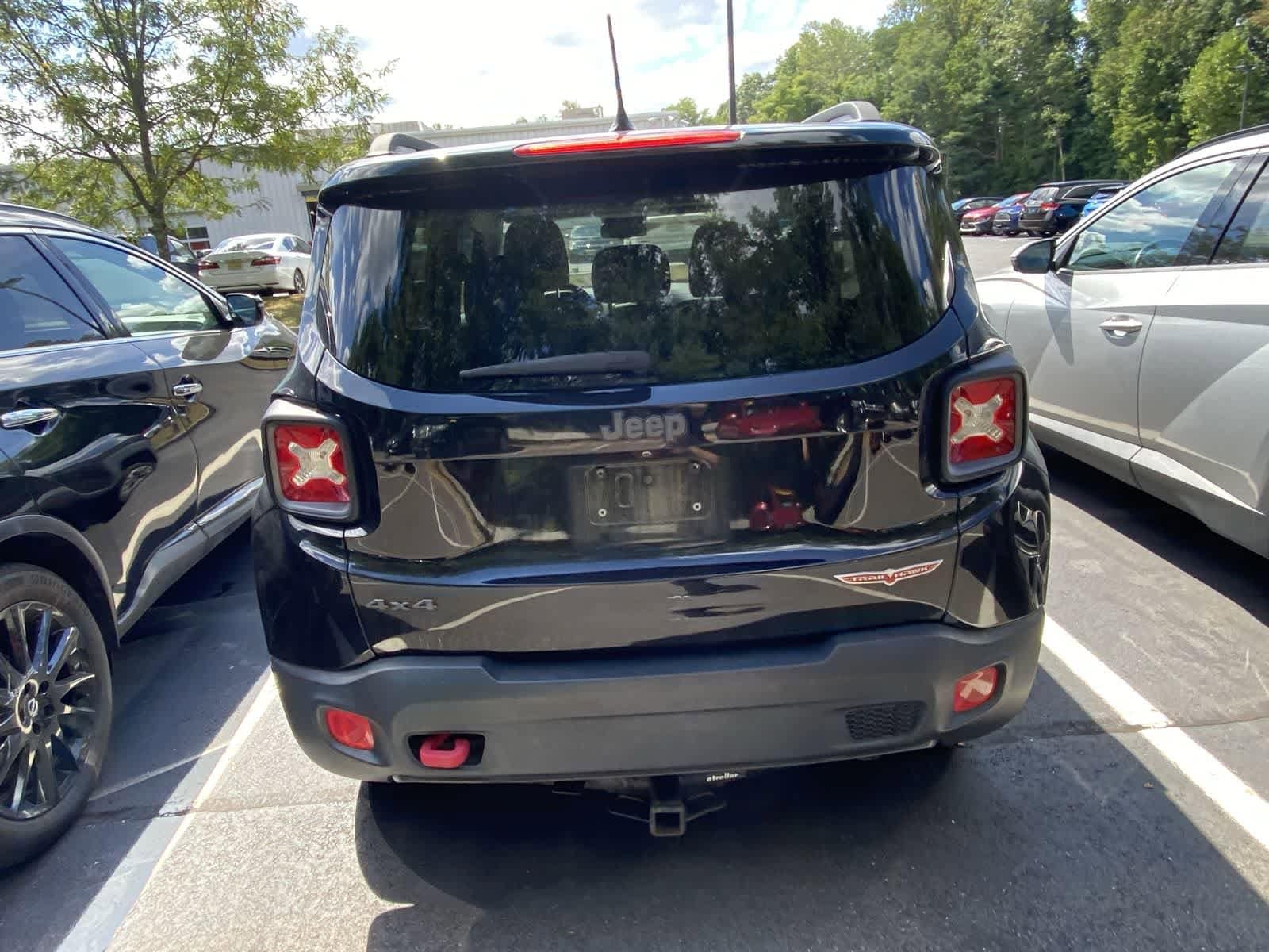 Thumbnail: 2016 Jeep Renegade - 8