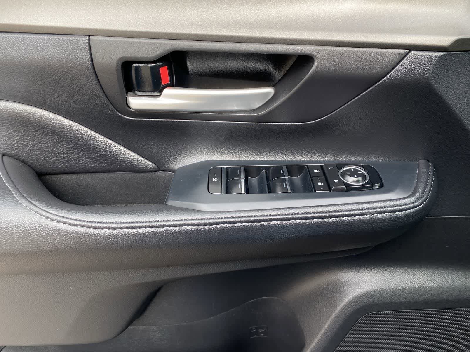 Thumbnail: 2025 Toyota Grand Highlander - 16