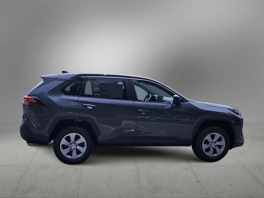 2025 Toyota RAV4 LE 9