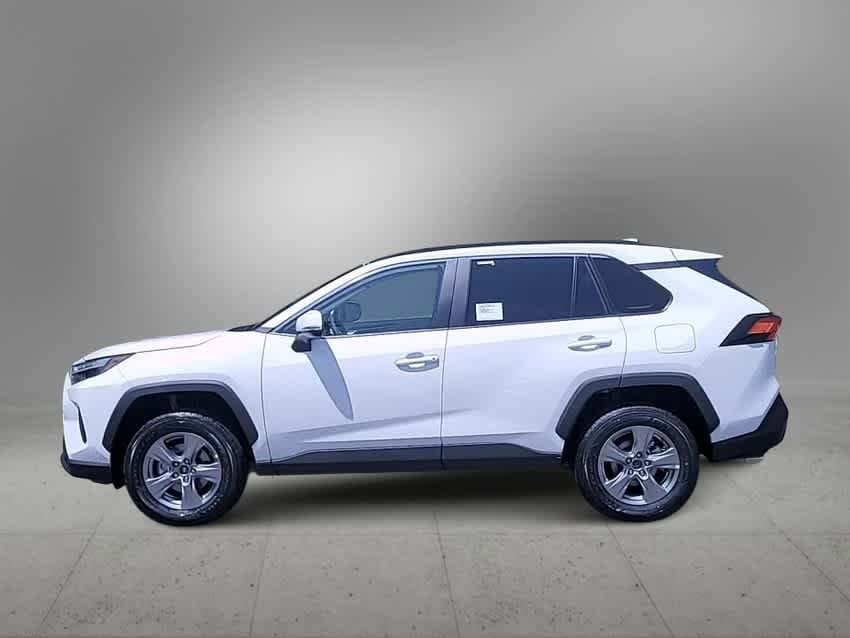 2025 Toyota RAV4 XLE 5
