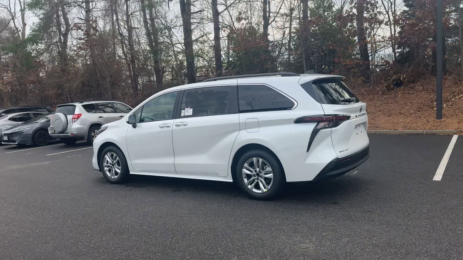 Thumbnail: 2026 Toyota Sienna - 6
