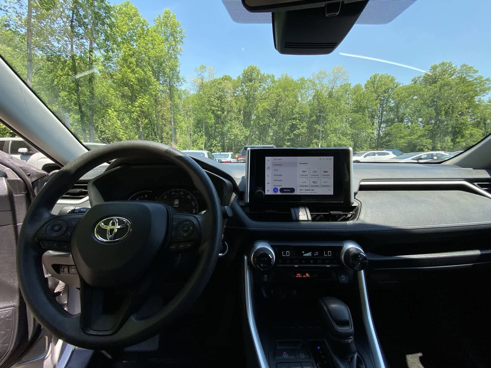 Thumbnail: 2025 Toyota RAV4 - 21