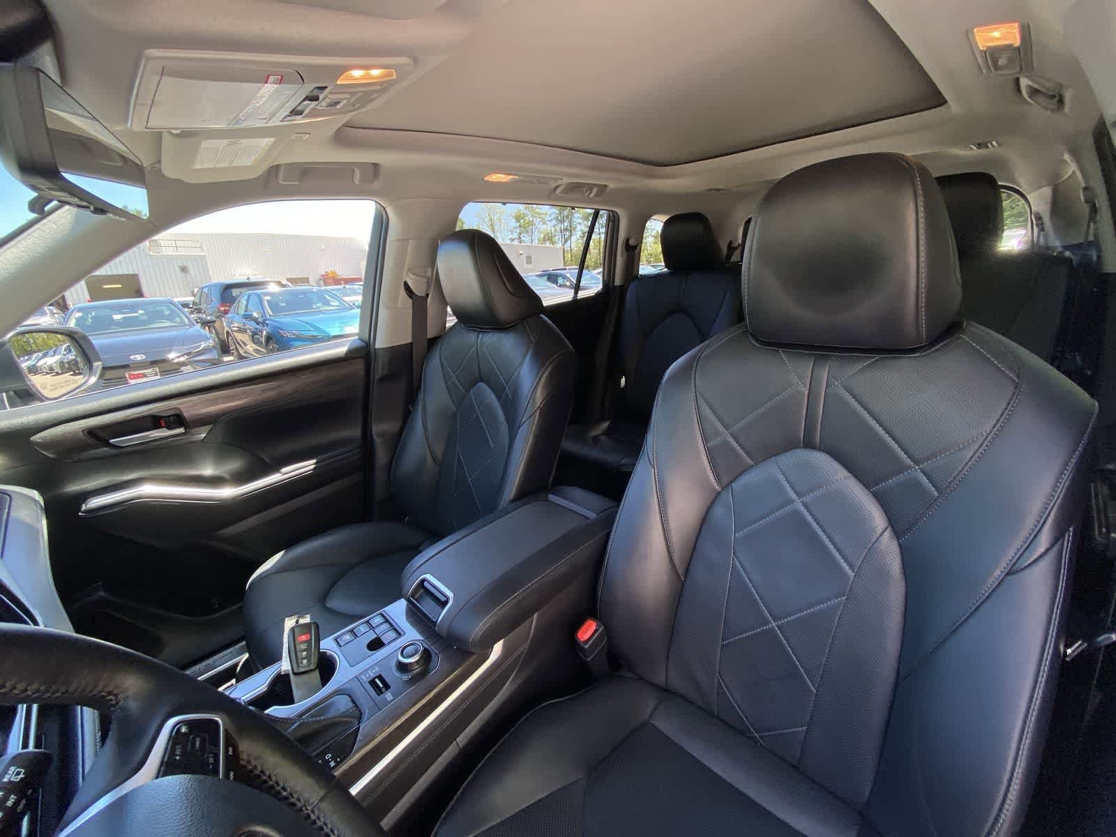 Thumbnail: 2023 Toyota Highlander - 19