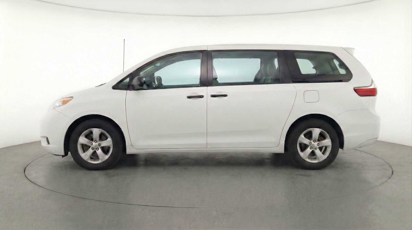 Thumbnail: 2013 Toyota Sienna - 5