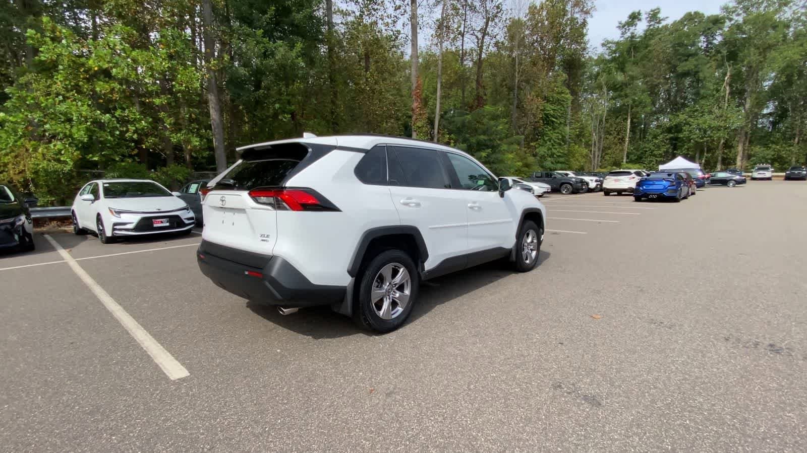 Thumbnail: 2022 Toyota RAV4 - 8