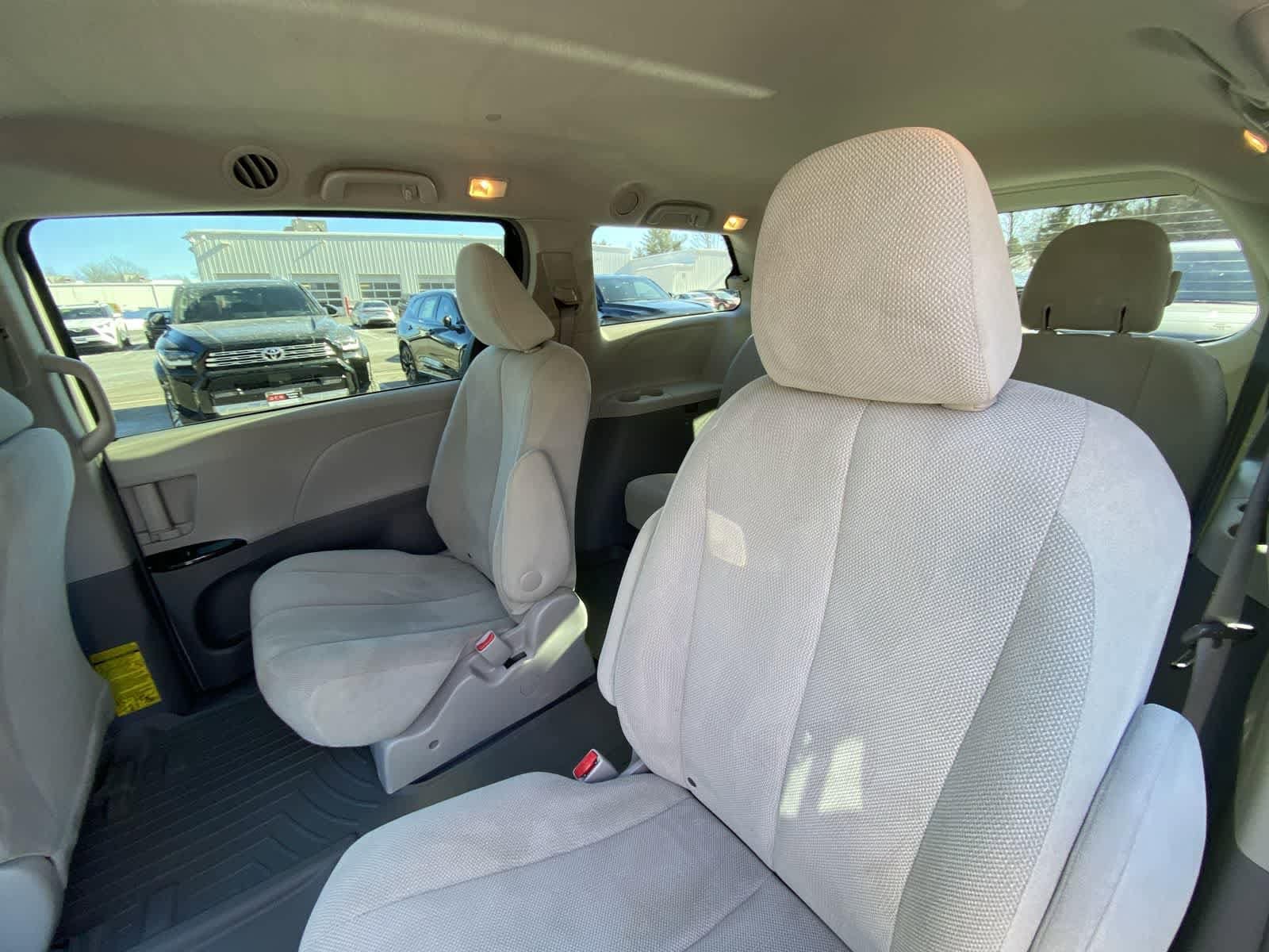 Thumbnail: 2013 Toyota Sienna - 30