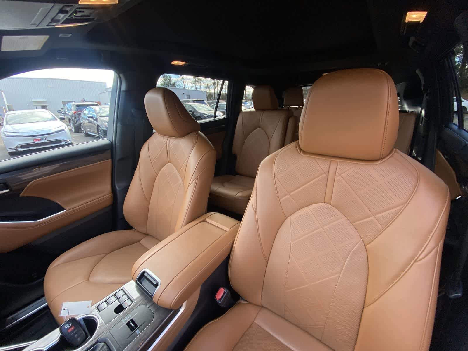 Thumbnail: 2025 Toyota Highlander - 23