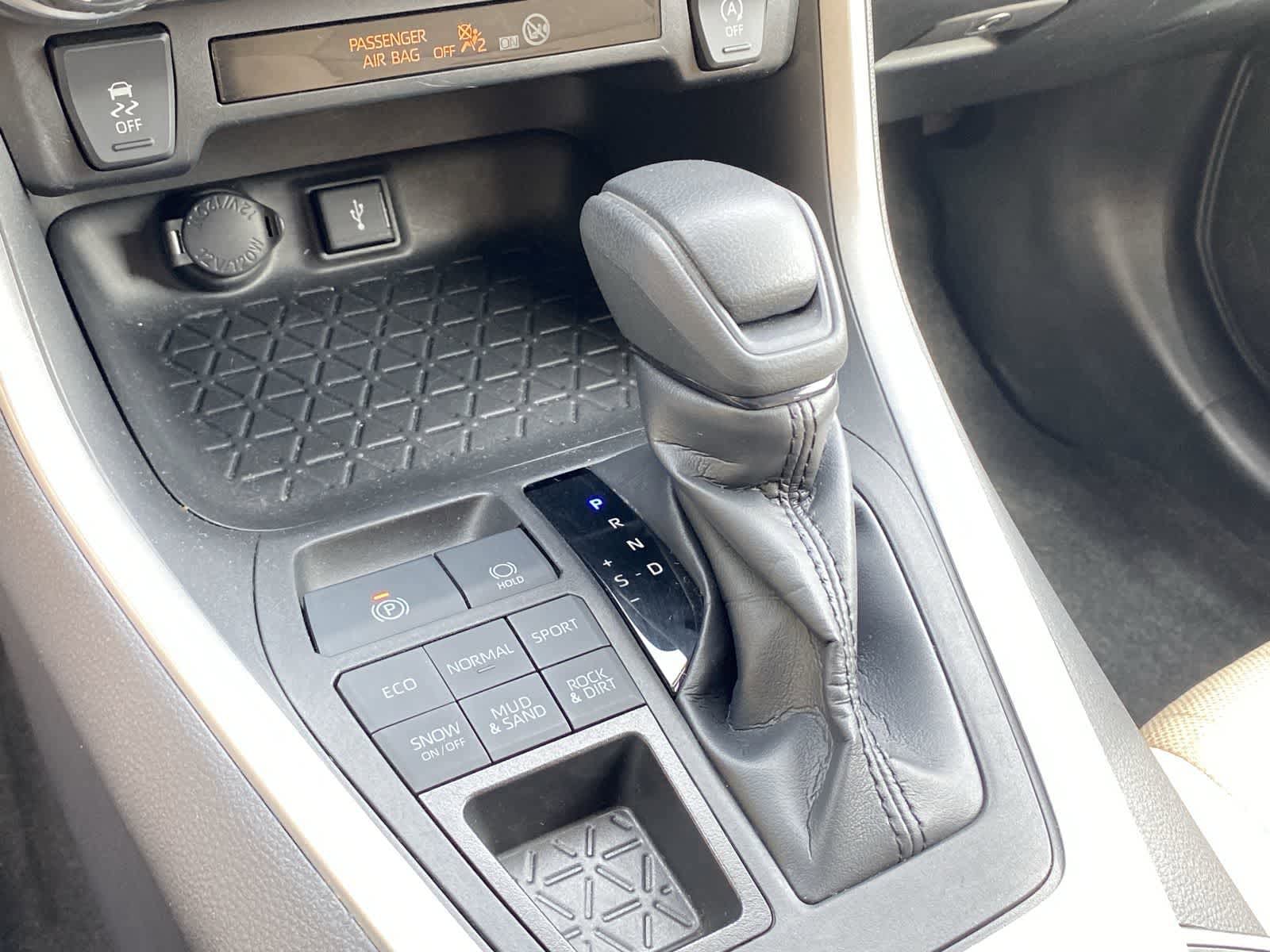 Thumbnail: 2022 Toyota RAV4 - 28