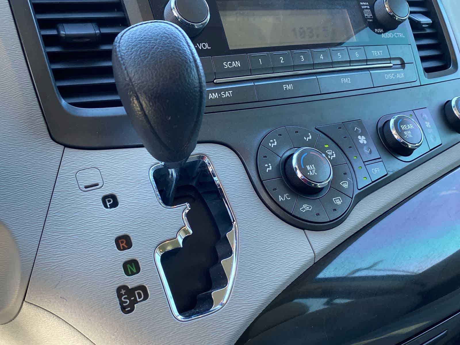 Thumbnail: 2013 Toyota Sienna - 35