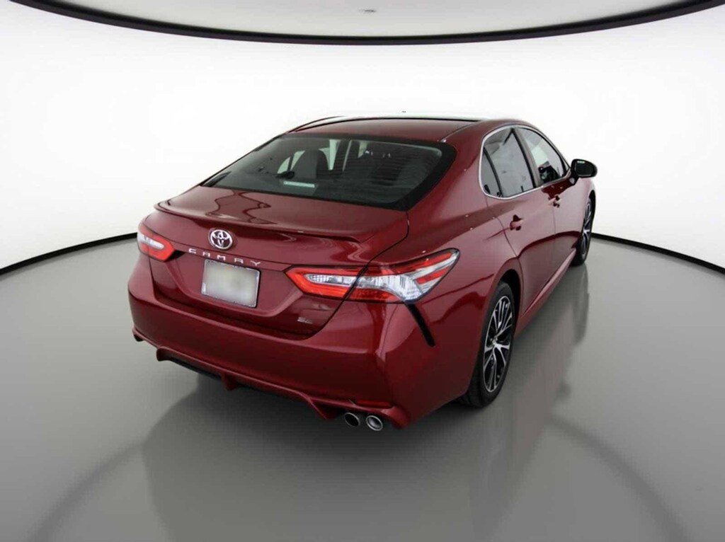 Used 2018 Toyota Camry SE Sedan