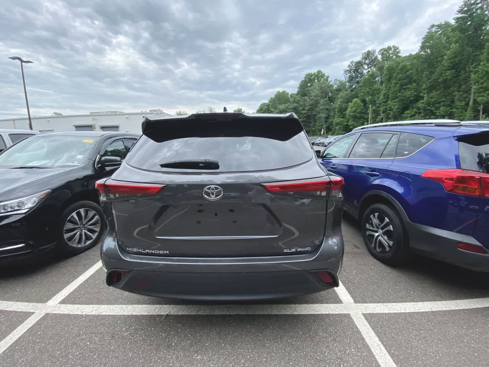 Thumbnail: 2022 Toyota Highlander - 8