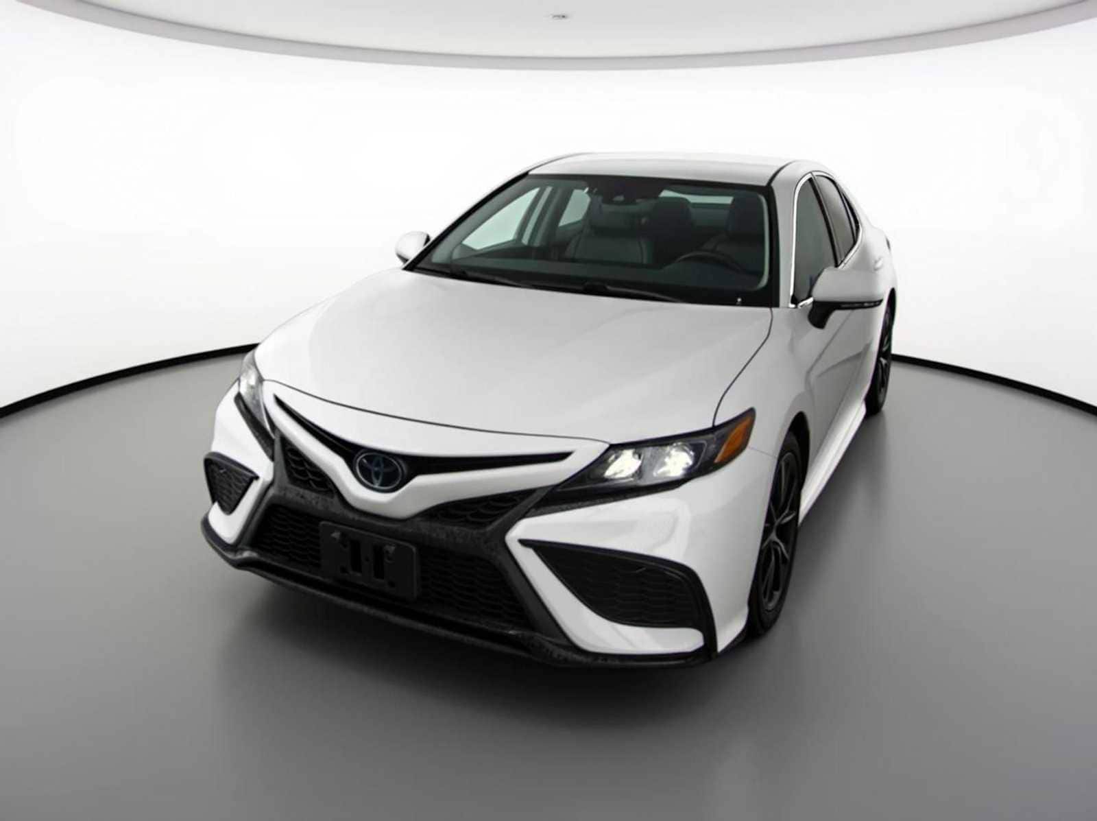 2023 Toyota Camry SE's photo