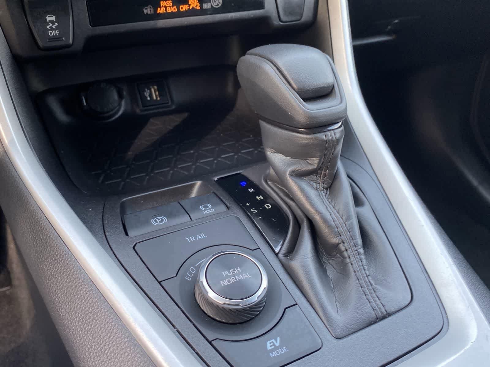 Thumbnail: 2025 Toyota RAV4 - 32