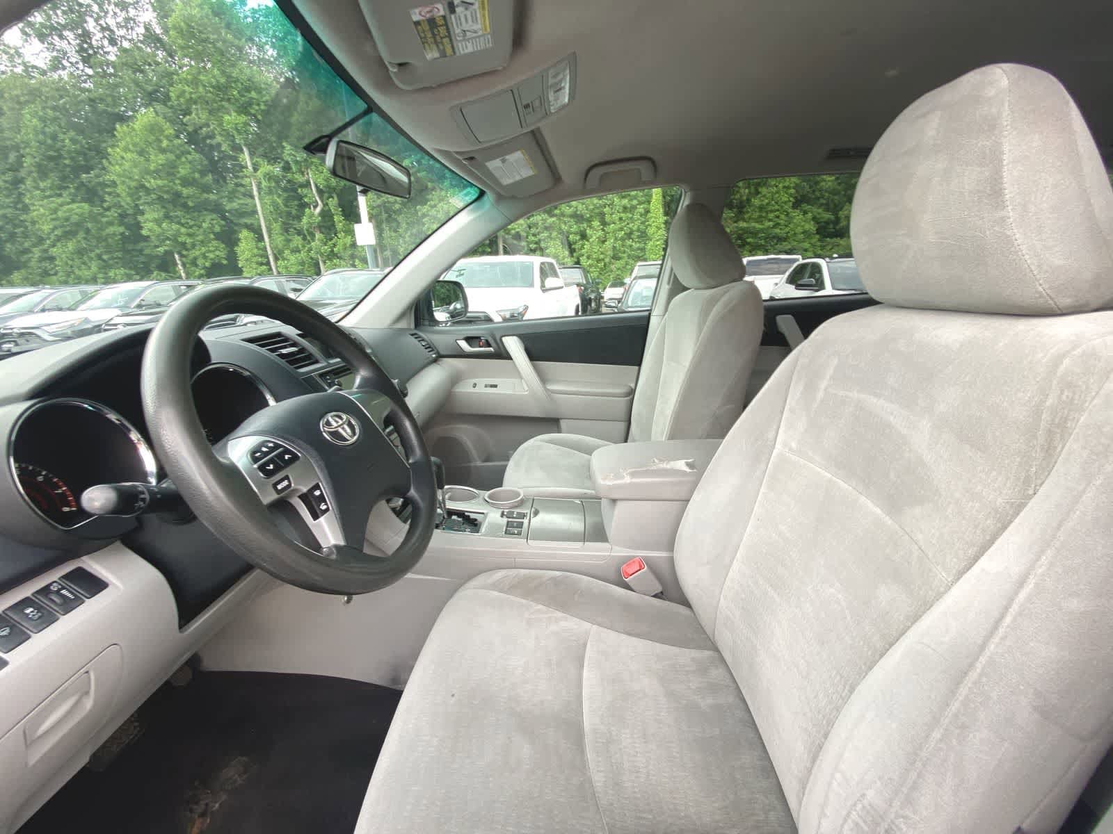 Thumbnail: 2013 Toyota Highlander - 16