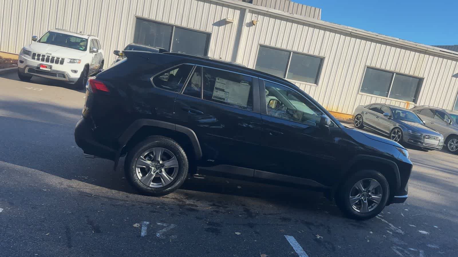 Thumbnail: 2025 Toyota RAV4 - 9