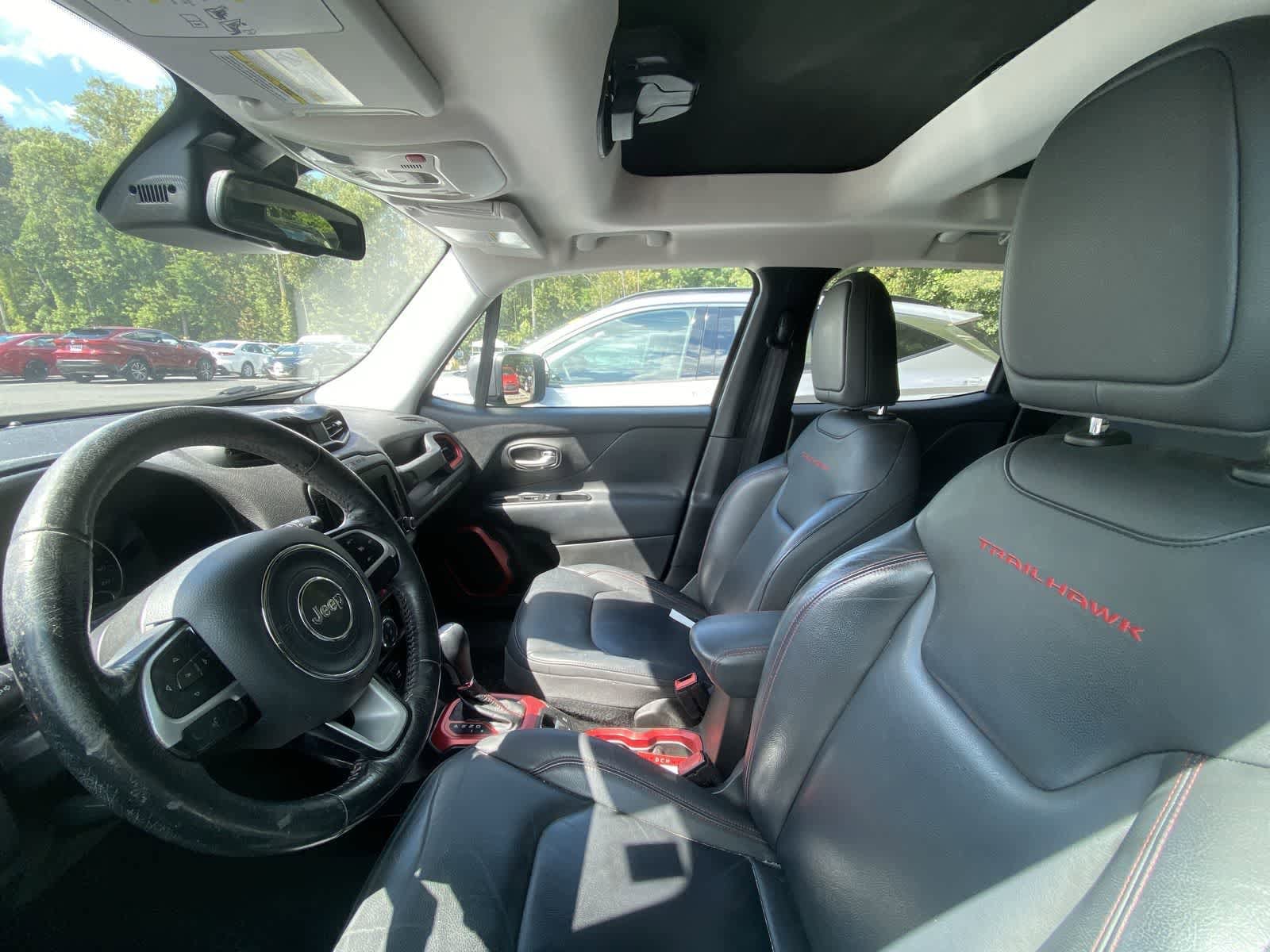 Thumbnail: 2016 Jeep Renegade - 10
