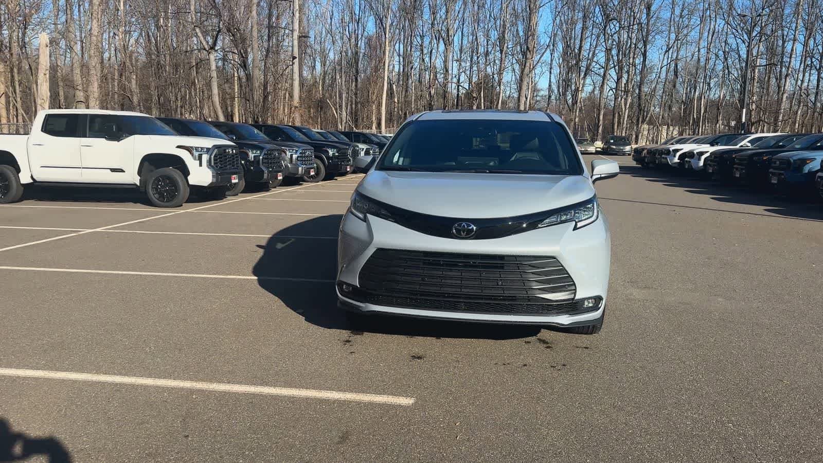 Thumbnail: 2026 Toyota Sienna - 3