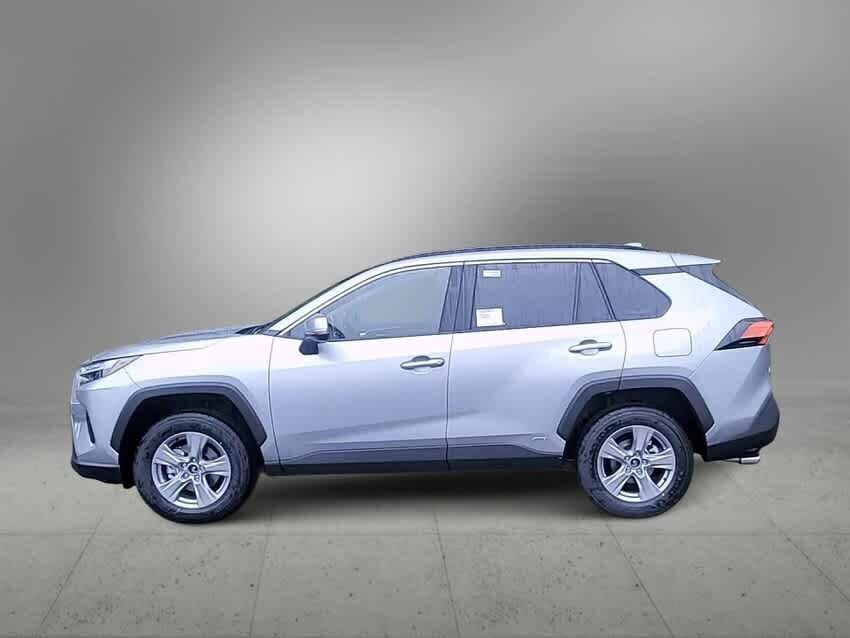 2025 Toyota RAV4 XLE 5
