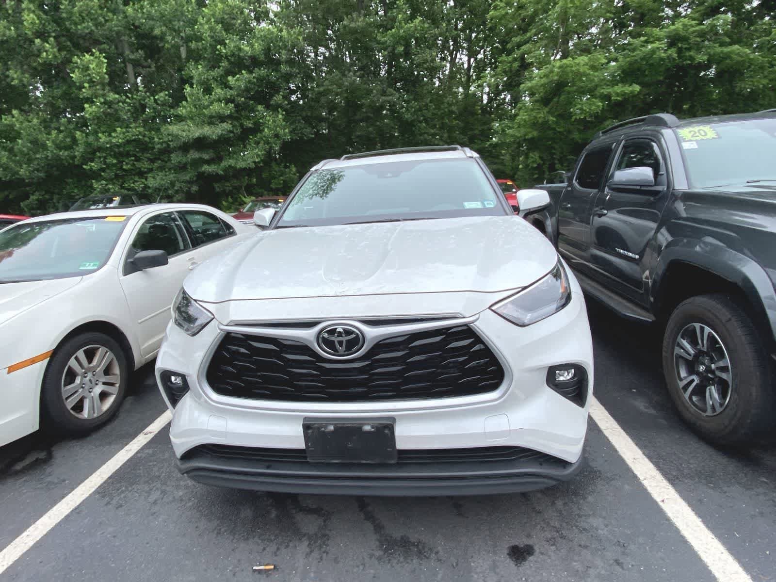 2022 Toyota Highlander XLE 2