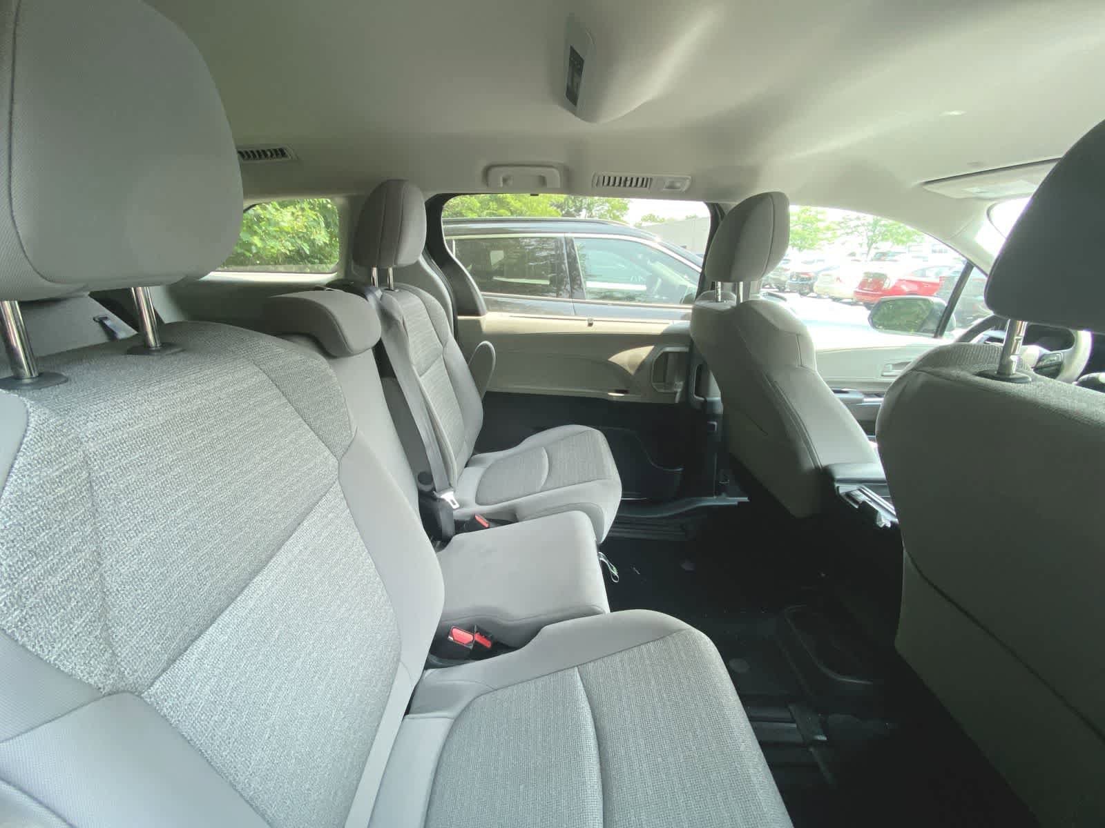 2023 Toyota Sienna LE 7