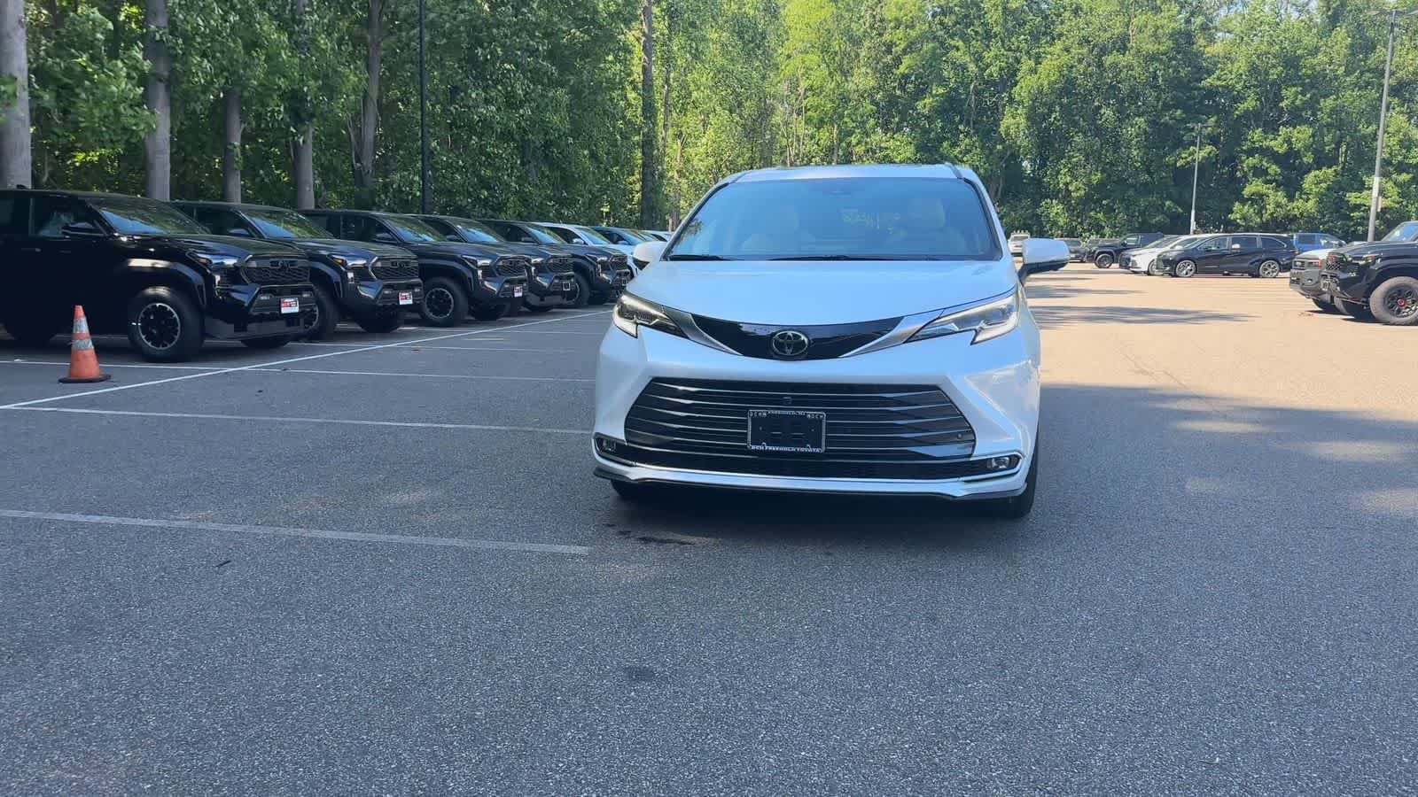 Thumbnail: 2026 Toyota Sienna - 3