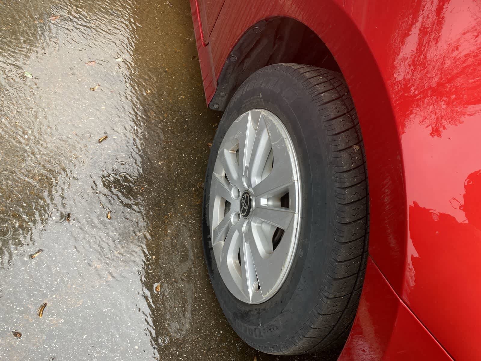 2016 Toyota Prius Three photo 4