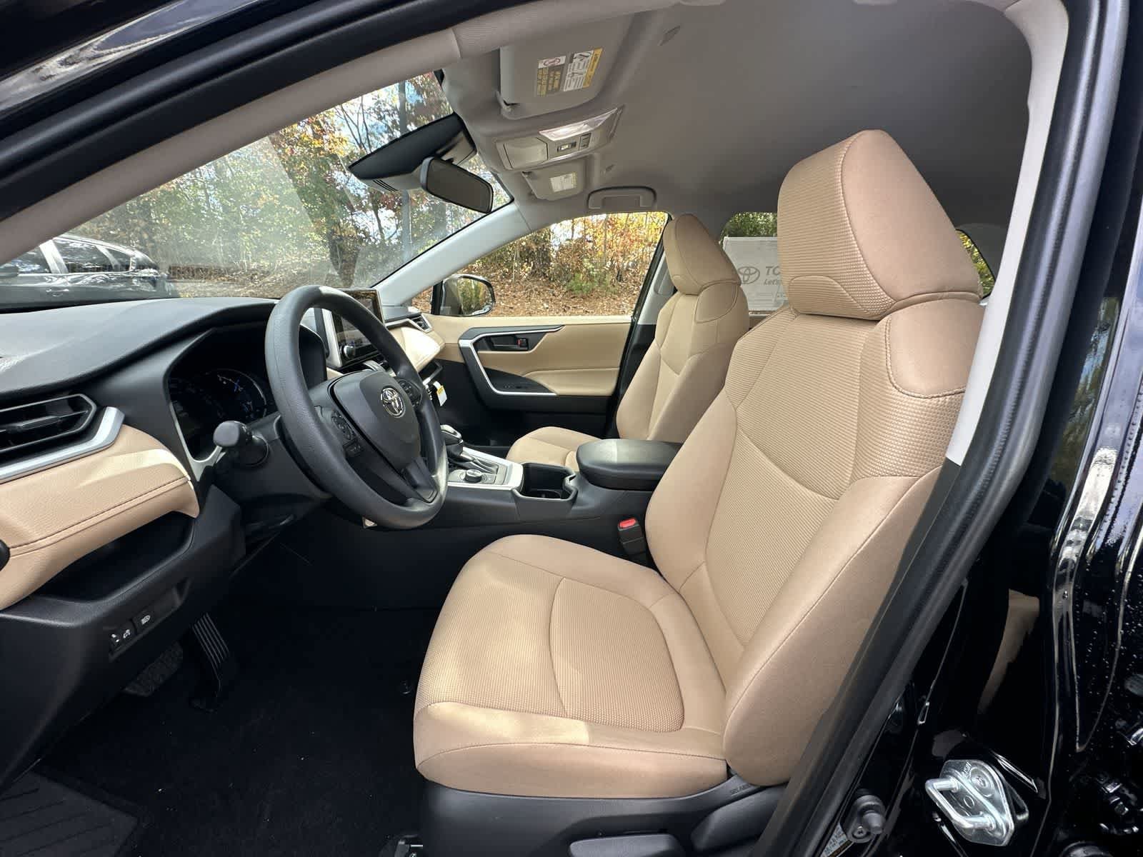 Thumbnail: 2025 Toyota RAV4 - 24